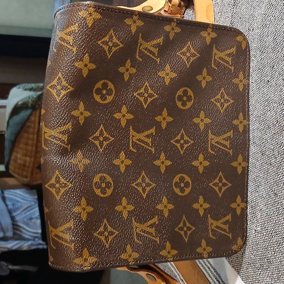 Louis Vuitton Monogram Crossbody Bag - Picture 2 of 14